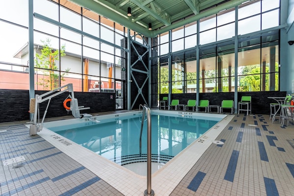 Pool - Holiday Inn Express and Suites Chilliwack East (Chilliwack)