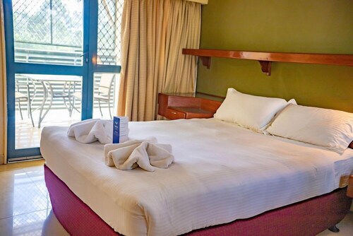 Highlander Hotel and Apartments