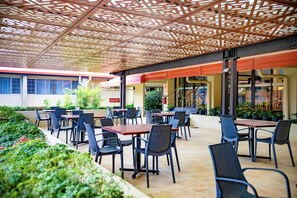 Khu ẩm thực ngoài trời