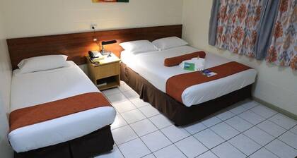 Huon Gulf Hotel and Apartments