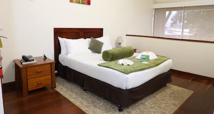 Huon Gulf Hotel and Apartments