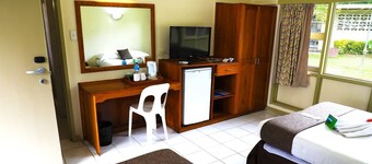 Huon Gulf Hotel and Apartments