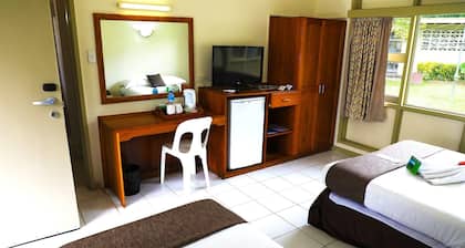 Huon Gulf Hotel and Apartments