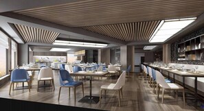 Un espace de restauration moderne, doté de plusieurs tables et chaises, d’un plafond haut avec des lambris en bois et de grandes fenêtres laissant entrer la lumière naturelle.