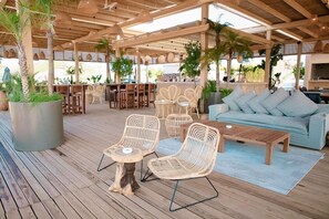 屋外ダイニングエリア