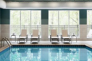 Outdoor pool - Holiday Inn Express and Suite Manitou Spring (Manitou Springs)