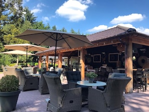 Outdoor dining - Westcord Hotel de Veluwe (Garderen)