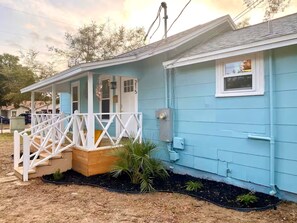 Exterior - The Cozy Cottage, New Listing- Close to Everything! (Pensacola)