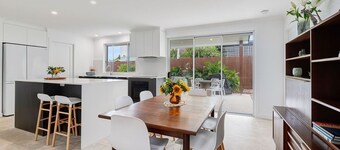 Currimundi Retreat Pet Friendly, Walk To Beaches