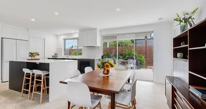 Currimundi Retreat Pet Friendly, Walk To Beaches