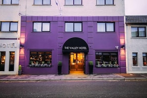 Exterior detail - The Valley Hotel (Fivemiletown)