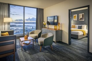 A hotel room with a large window, a desk, a bed, and a view of a cityscape. - Voco Auckland City Centre (Auckland)