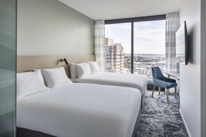 A hotel room with two beds, a chair, a TV, and a large window with a city view. - Holiday Inn Express Auckland City Centre (Auckland)