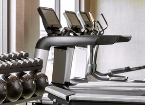 A gym with treadmills, dumbbells, and weight plates. - Holiday Inn Express Auckland City Centre (Auckland)