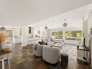 Smart TV, fireplace, stereo, offices