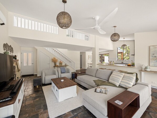 Smart TV, fireplace, stereo, offices
