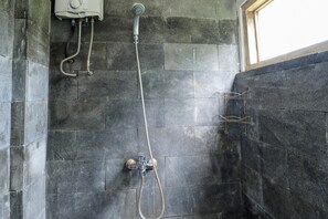 Bathroom - Bali Sunshine Homestay Ubud by Zuzu (Sukawati)