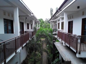 المنطقة المحيطة بالمنشأة