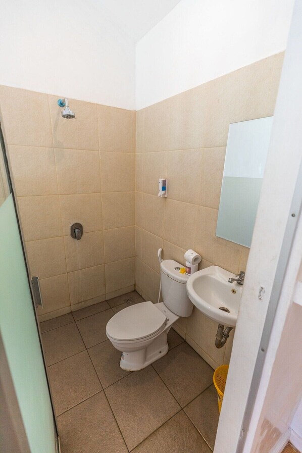 Bathroom - Kuta Baru Hotel (Kuta)