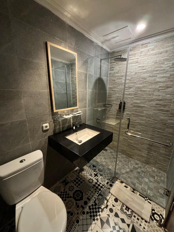 Bathroom - Kaloka Airport Hotel (Sumbawa Besar)
