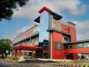 Exterior - Unp Hotel And Convention Center (Padang)
