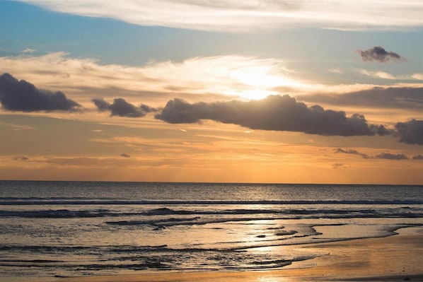 Beach - Amolas Canggu Villa Balinese Muralism (Canggu)