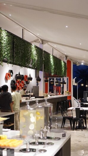 Dining - Kontena Hotel (Batu)