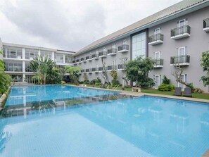 Outdoor pool - Batu Suki Resort and Hotel (Batu)