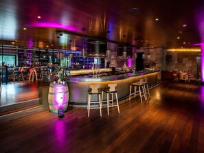 Bar (in der Unterkunft)