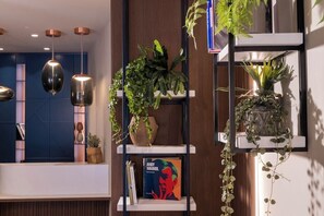 المنشأة من الداخل