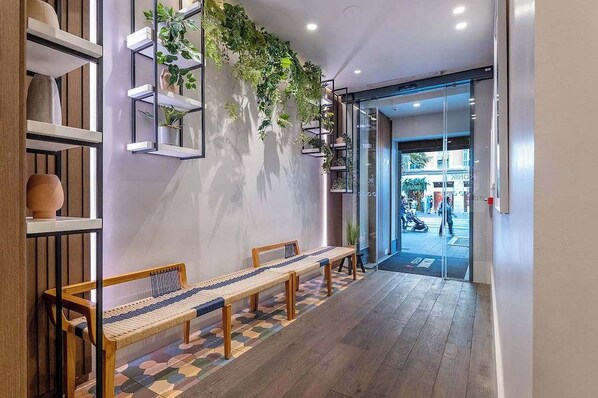 Interior - Ikonik Jean Medecin (Nice)
