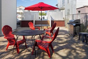 Outdoor dining - Wildwood Inn, a Travelodge by Wyndham (Wildwood)