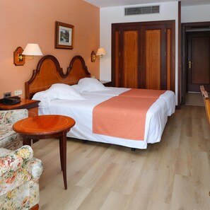 Room - Hotel Riu Fluvia (Olot)
