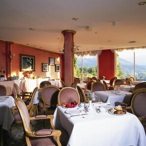 Dining - Hotel Riu Fluvia (Olot)