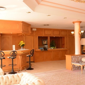 Lobby - Hotel Riu Fluvia (Olot)
