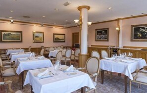 Dining - Hotel Riu Fluvia (Olot)