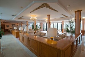 Lobby - Hotel Riu Fluvia (Olot)