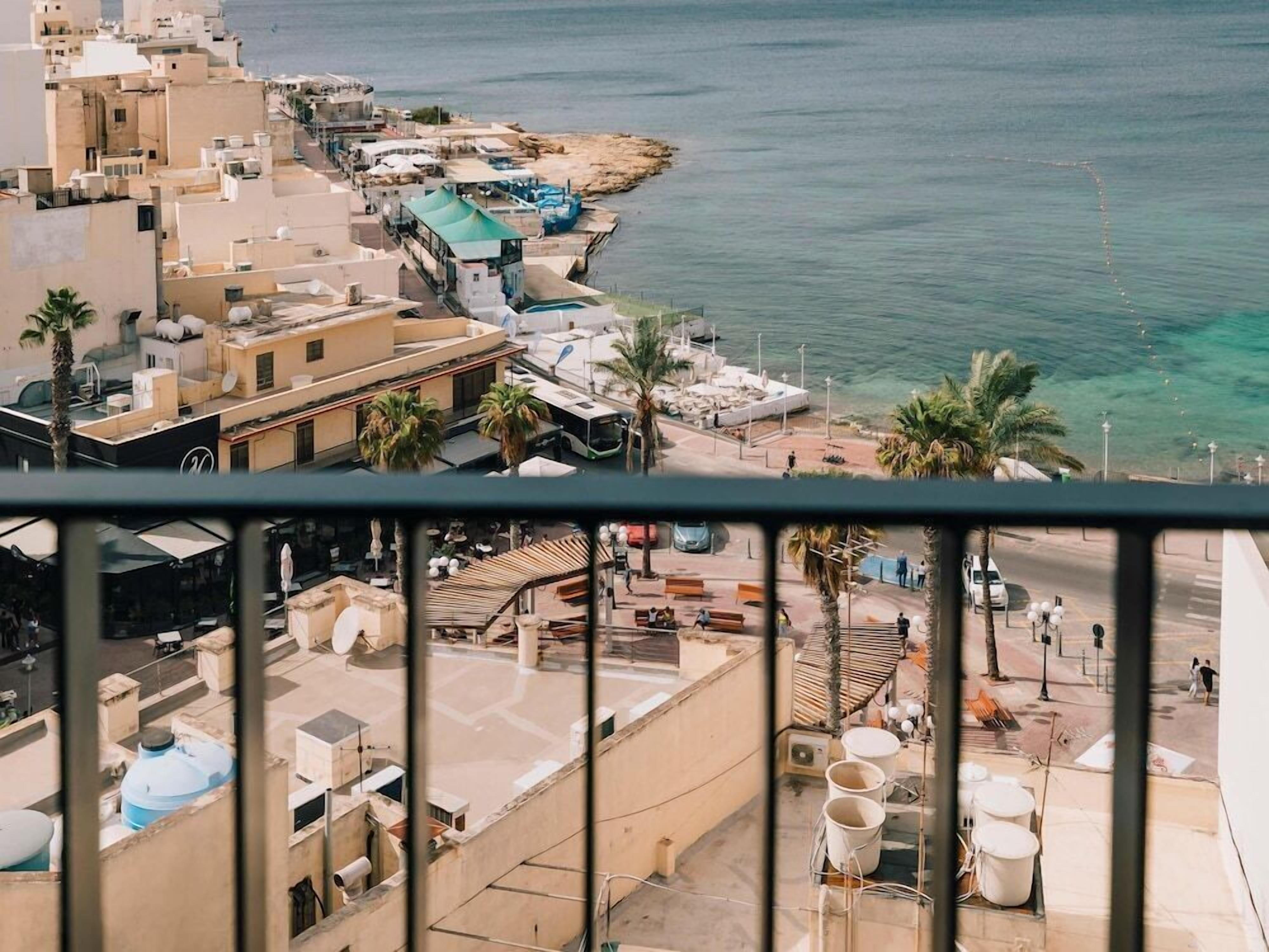 المنطقة المحيطة بالمنشأة