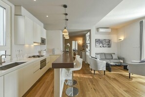 Interior - Ponte Vecchio Guelfo (Florence)