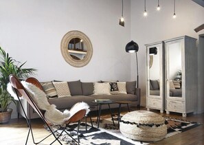 Living area - A Few Steps to The Duomo Amazing 4BD Apt (Florence)