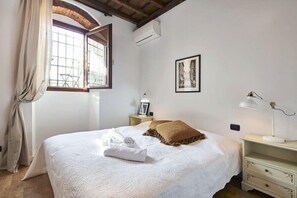 Room - A Few Steps to The Duomo Amazing 4BD Apt (Florence)