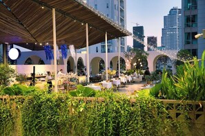 Tempat makan outdoor