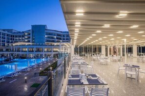 Outdoor dining - Maxeria Blue Didyma Hotel (Didim)