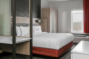 A modern hotel room with a bed, a desk, a wardrobe, and a window with a view. - Springhill Suites by Marriott Auburn (Auburn)