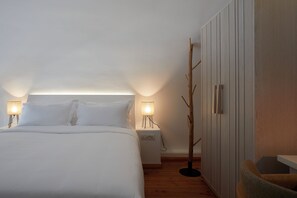 Room - Sea Breeze Santorini Beach Resort, Curio by Hilton (Santorini)