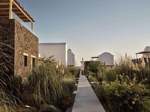 Property grounds - Sea Breeze Santorini Beach Resort, Curio by Hilton (Santorini)