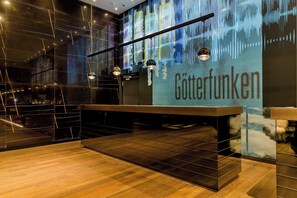 Lobby - Hotel Motel One Bonn-beethoven (Bonn)