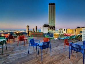 Outdoor dining - Ikyk Hotel (St. Julian's)