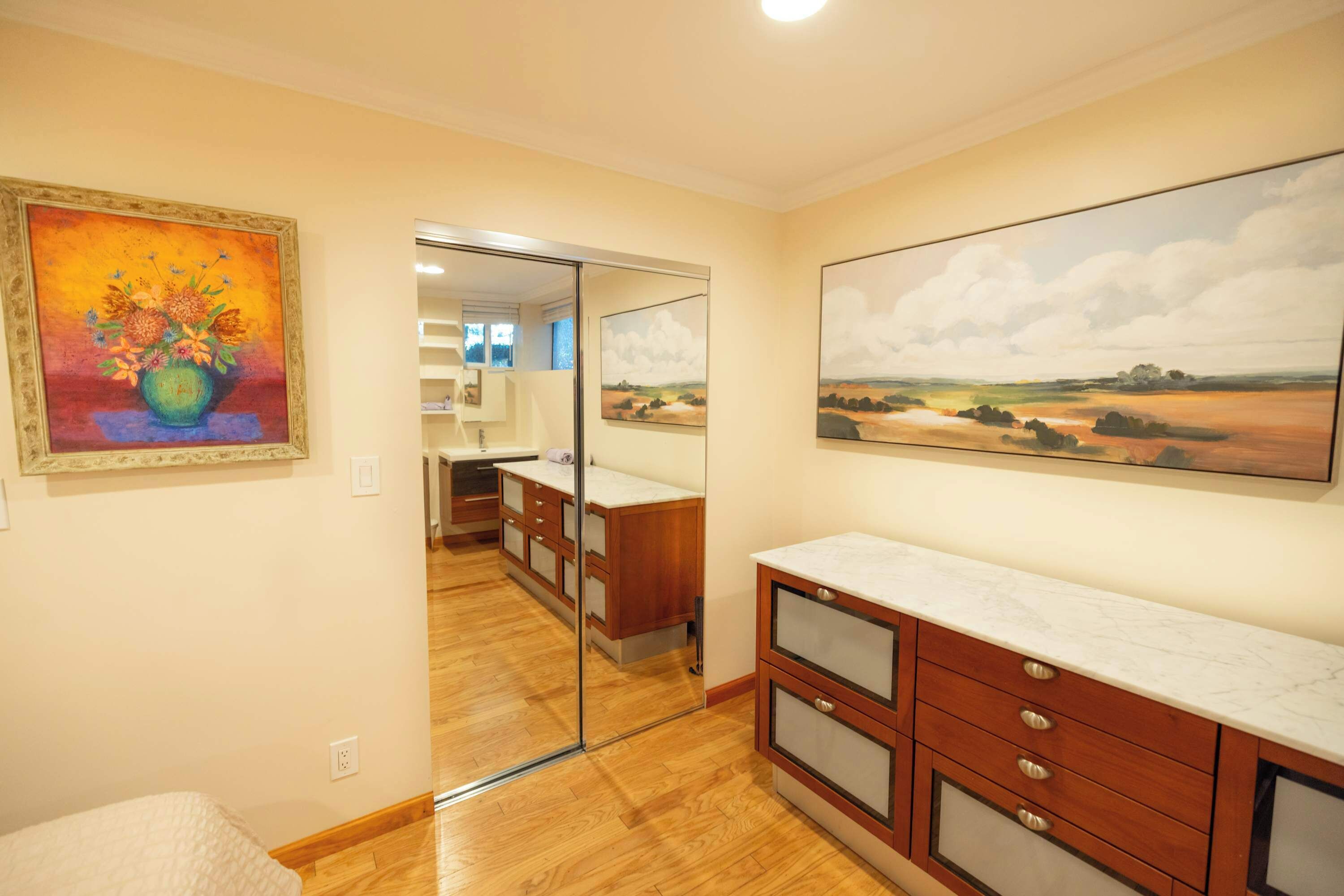 3 bedrooms, travel crib, WiFi, bed sheets