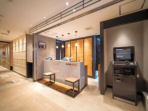 Lobby - Super Hotel Okayama (Okayama)